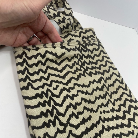 Kavu Canvas Brown & Cream Crossbody - Picture 3 of 13